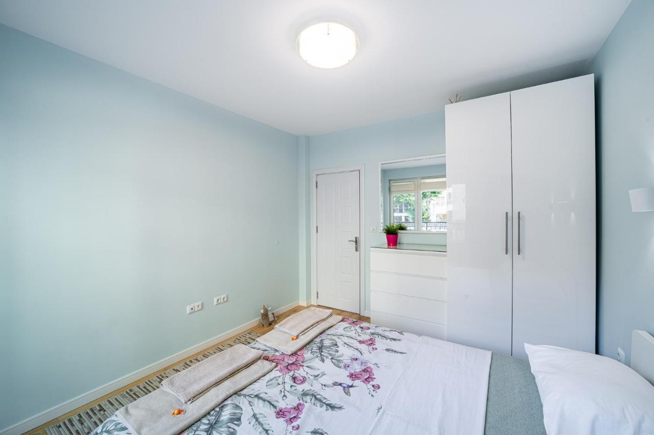 Colibri Central Apartment Varna Esterno foto