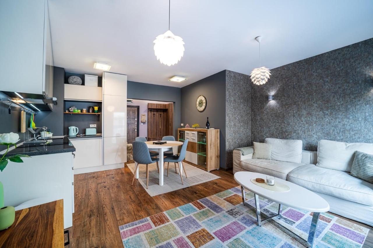 Colibri Central Apartment Varna Esterno foto