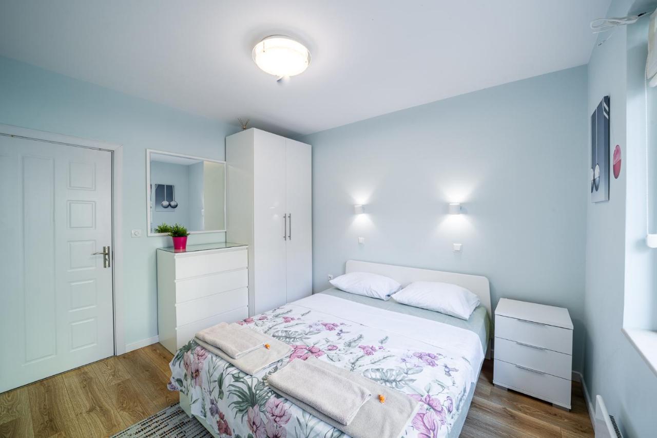 Colibri Central Apartment Varna Esterno foto