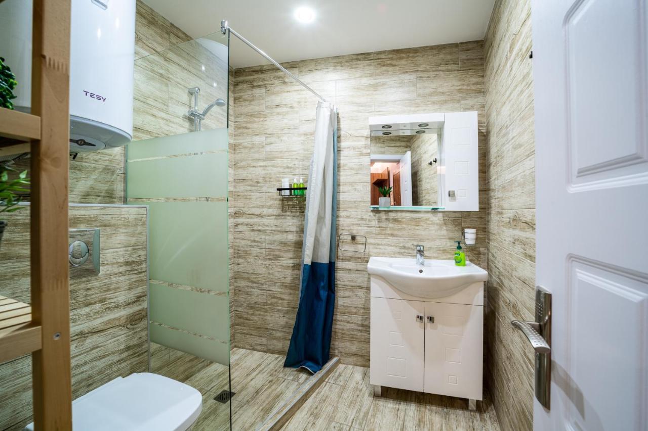 Colibri Central Apartment Varna Esterno foto